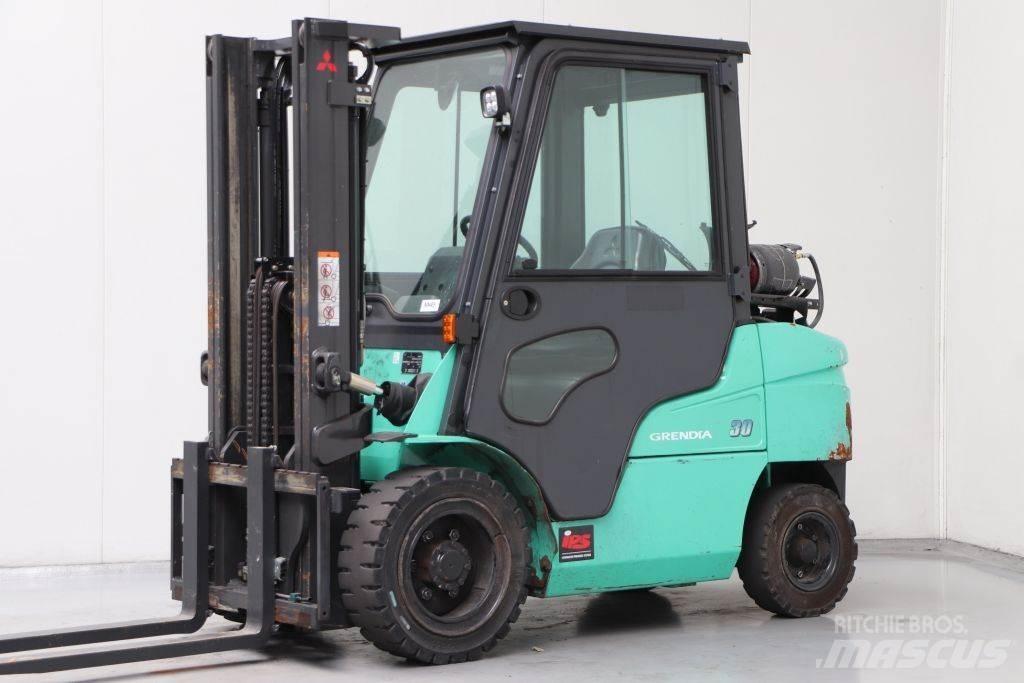 Mitsubishi FG30NT LPGフォークリフト