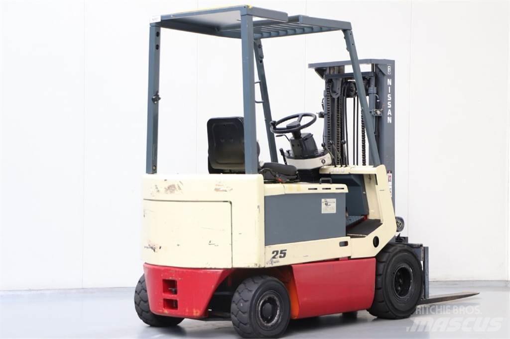 Nissan UM02L25U バッテリーフォークリフト