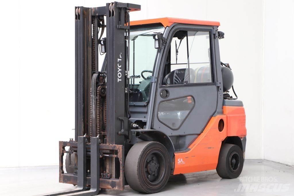 Toyota 02-8FGF30 LPGフォークリフト