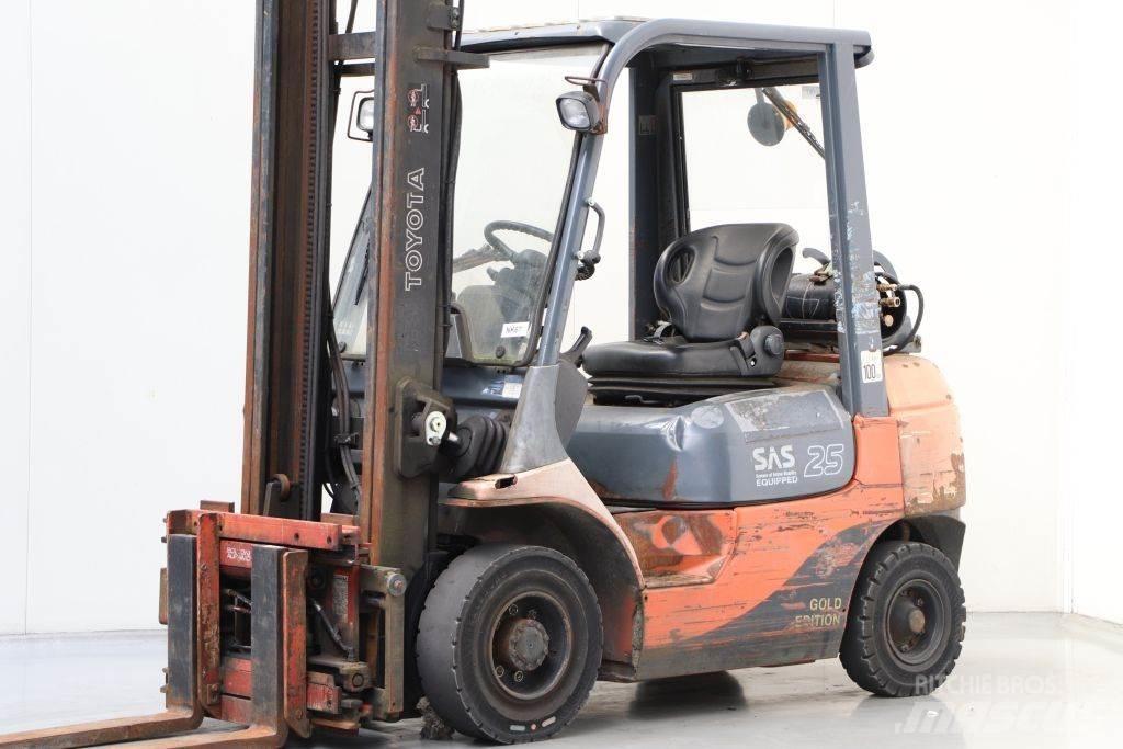 Toyota 42-7FGF25 LPGフォークリフト