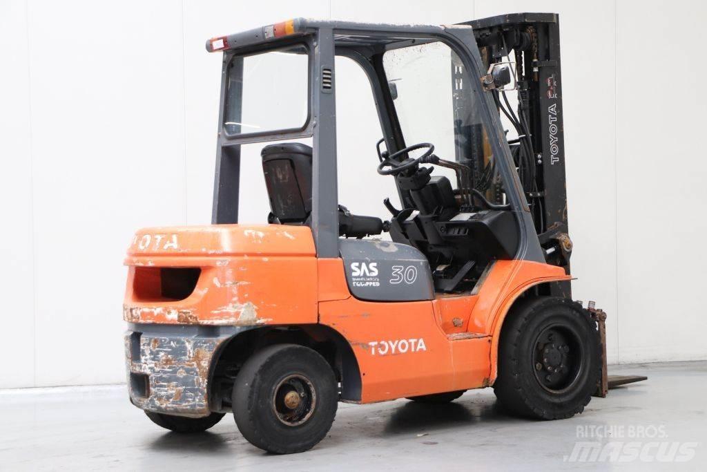 Toyota 62-7FDF30 ディーゼル・軽油