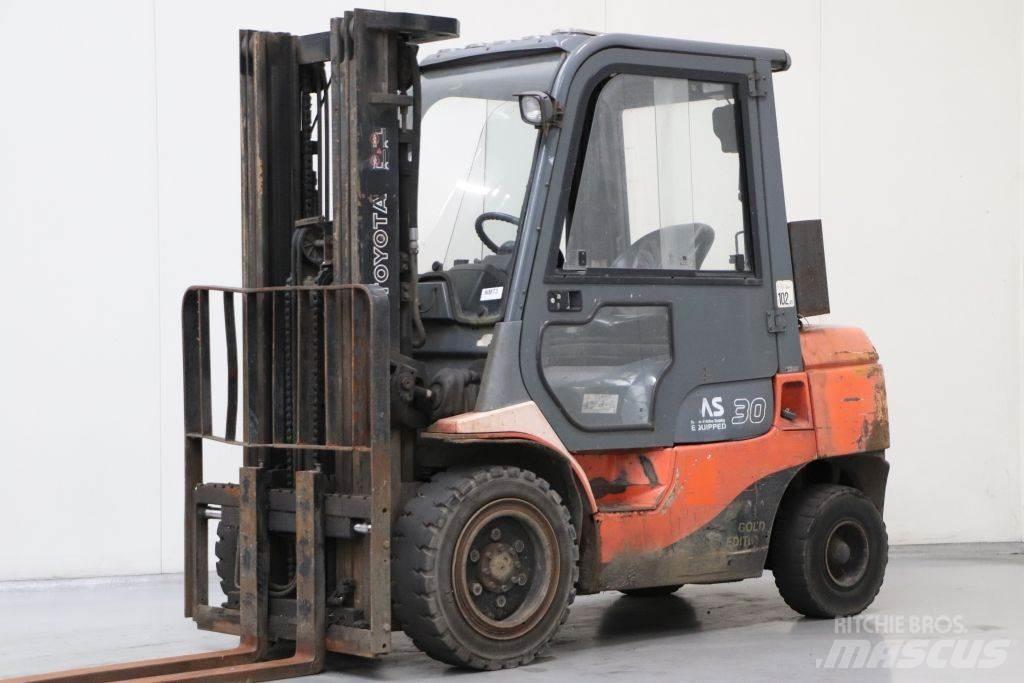 Toyota 62-7FDF30 ディーゼル・軽油