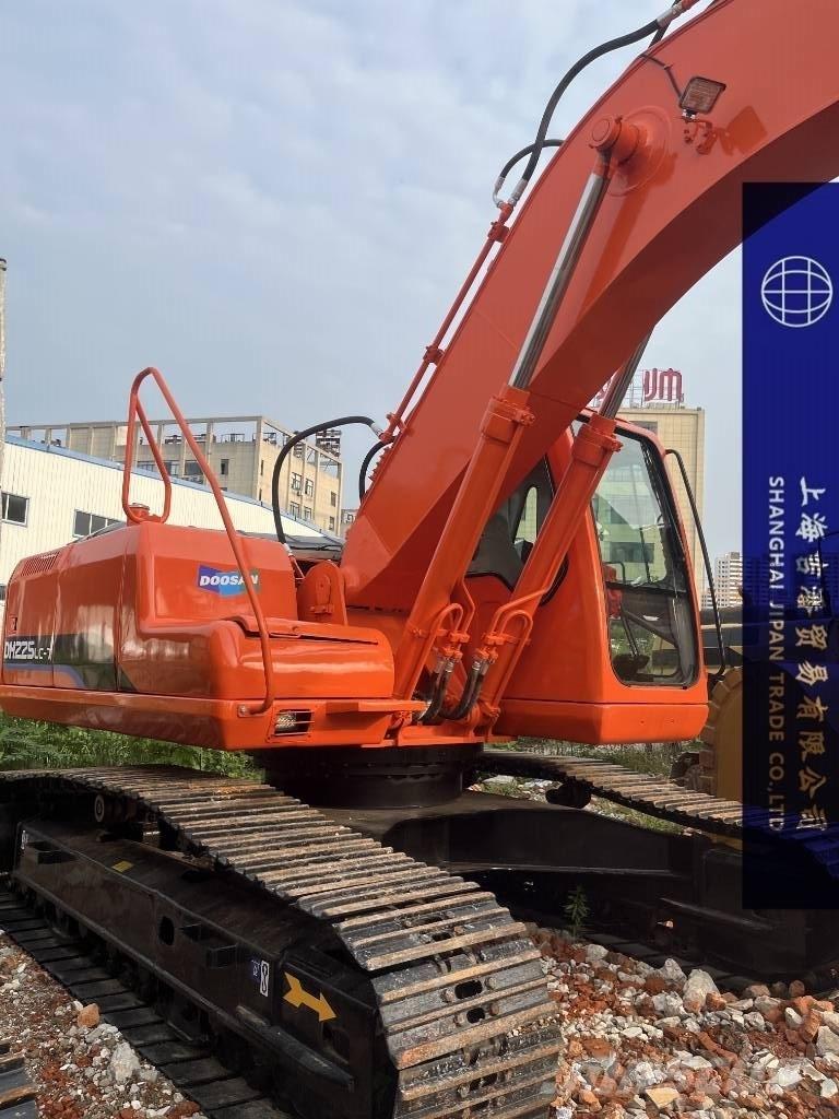Doosan DH 225 LC-7 大型油圧ショベル12t以上（パワーショベル・ユンボ）