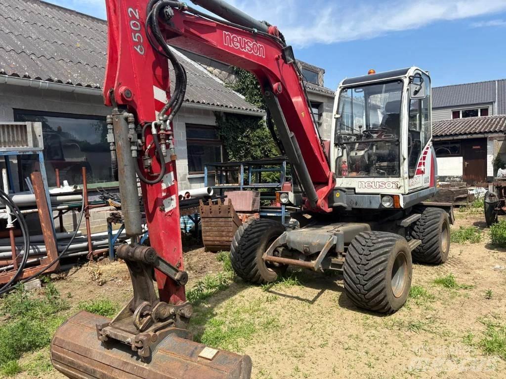 Neuson 6502WD ホイール式油圧ショベル（パワーショベル・ユンボ・バックホー）