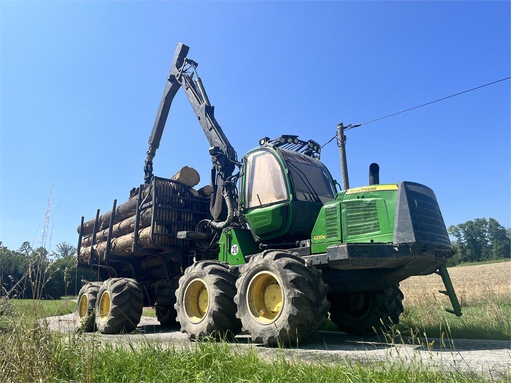 John Deere 1210E フォワーダー