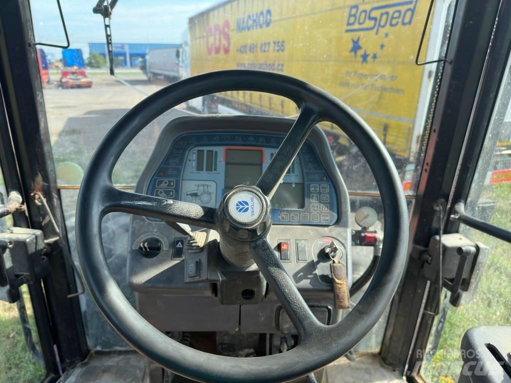 New Holland G 210 トラクター