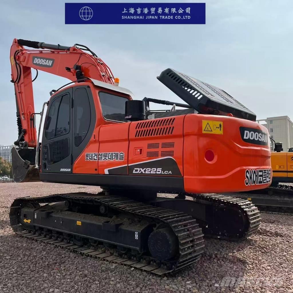 Doosan DX 225 大型油圧ショベル12t以上（パワーショベル・ユンボ）
