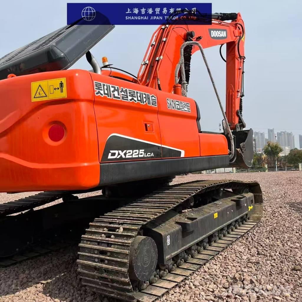 Doosan DX 225 大型油圧ショベル12t以上（パワーショベル・ユンボ）