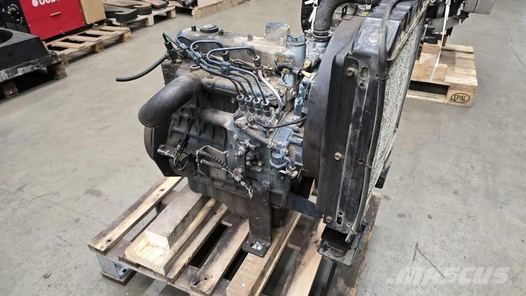 Kubota V1305-E エンジン