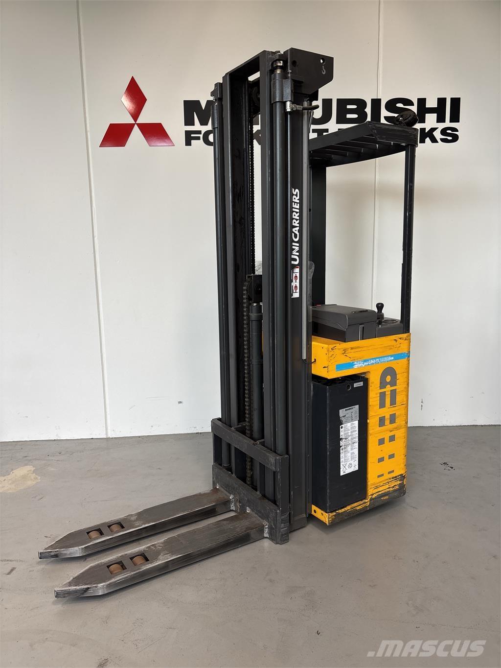 Atlet ASN200 自走式スタッカー