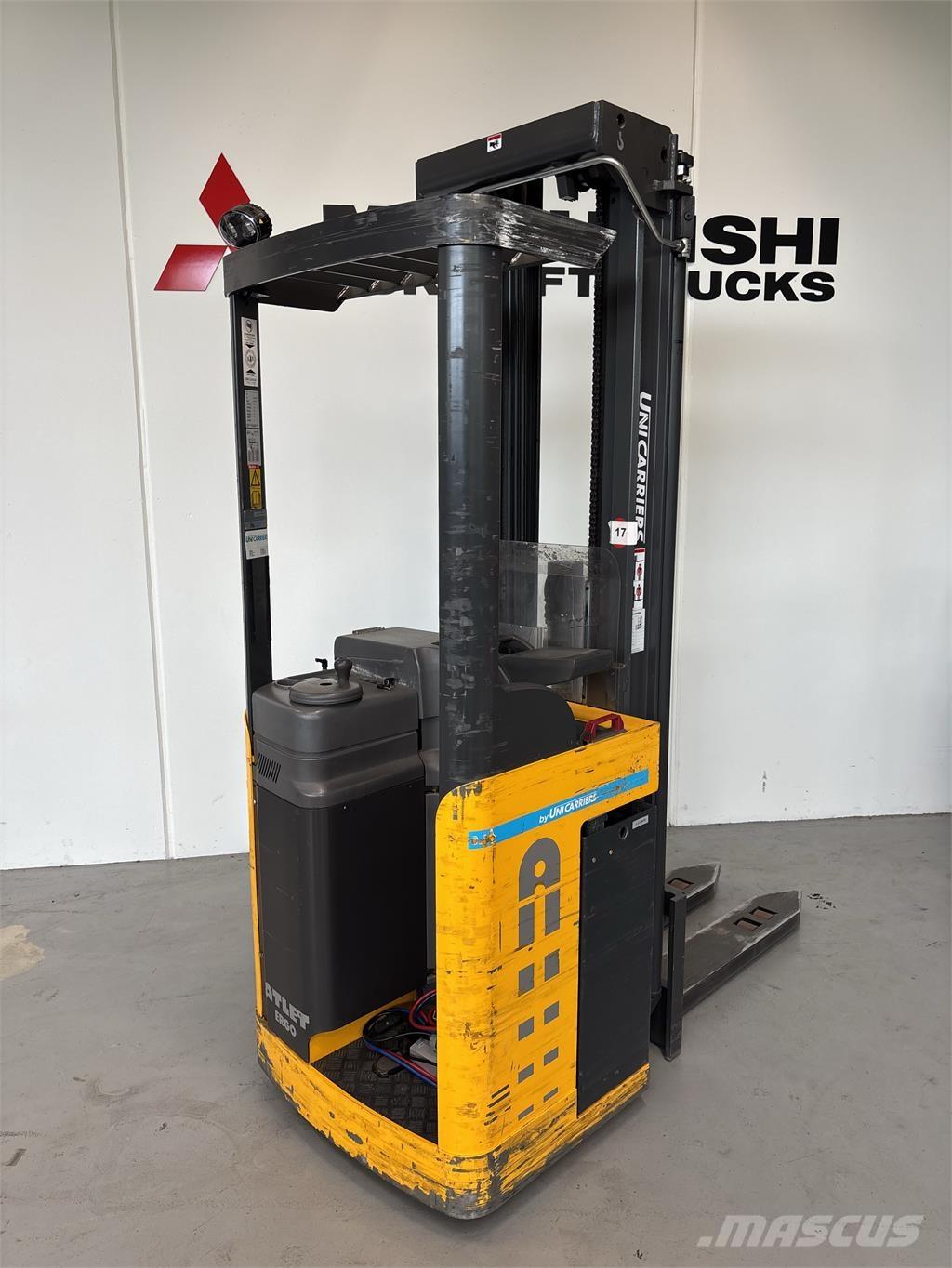 Atlet ASN200 自走式スタッカー