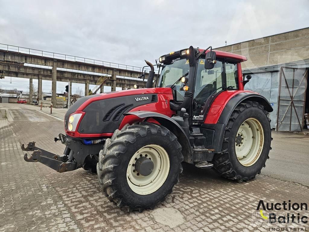 Valtra T213V トラクター
