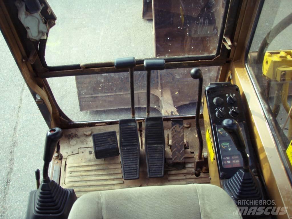 CAT E 70 B 中型油圧ショベル 7ｔ-12ｔ（ユンボ・パワーショベル・バックホー）
