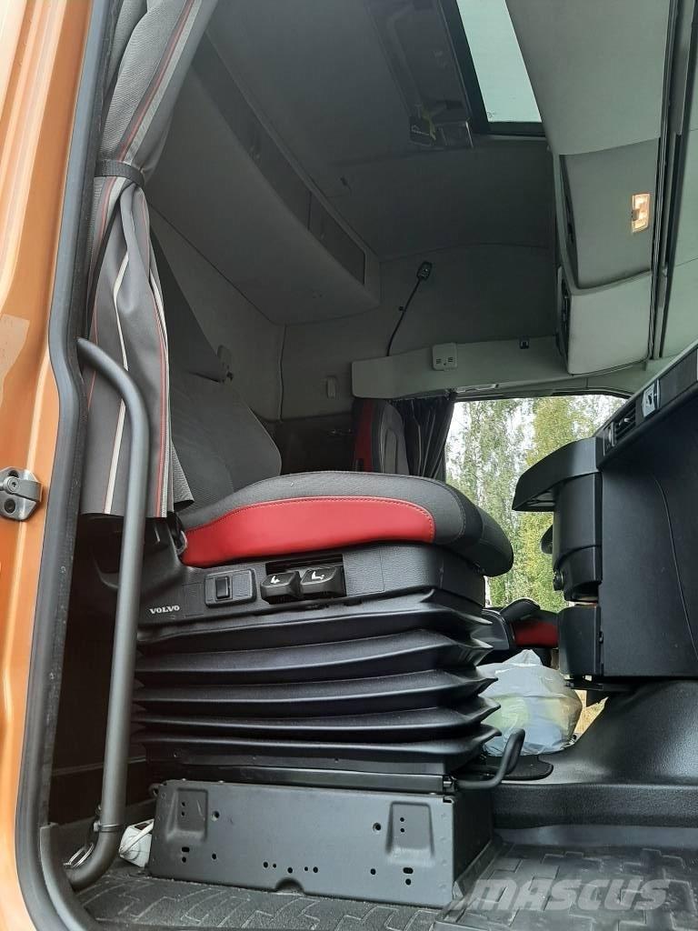 Volvo FH 13 中古トラクターヘッド | トレーラーヘッド