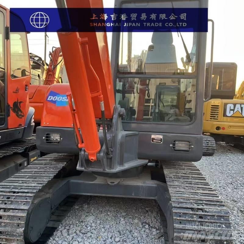 Doosan DH 55 ミニ油圧ショベル 7t以下（ミニユンボ・ミニディガー）