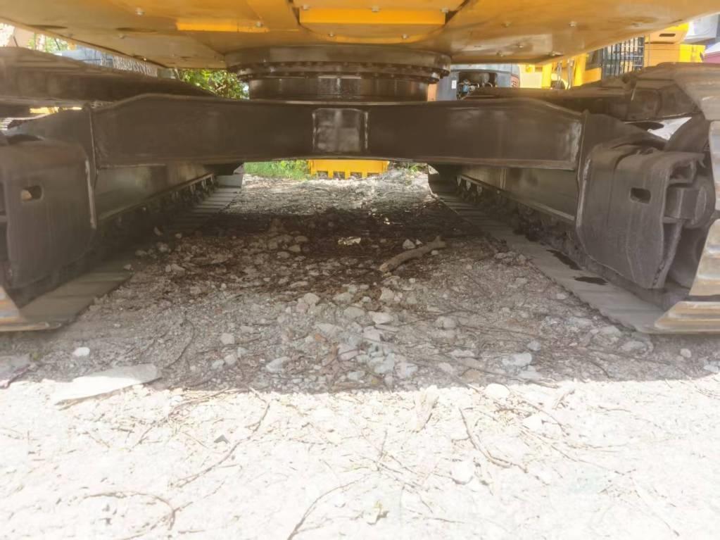 Komatsu PC 130 大型油圧ショベル12t以上（パワーショベル・ユンボ）