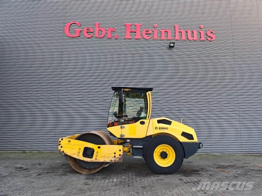 Bomag BW 177 D-5 タイヤローラ