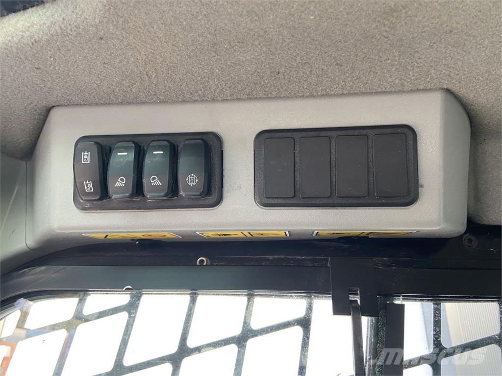 CAT 226 D3 (5867) スキッドステアローダー