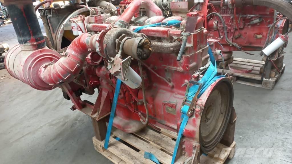 Volvo TD121G エンジン