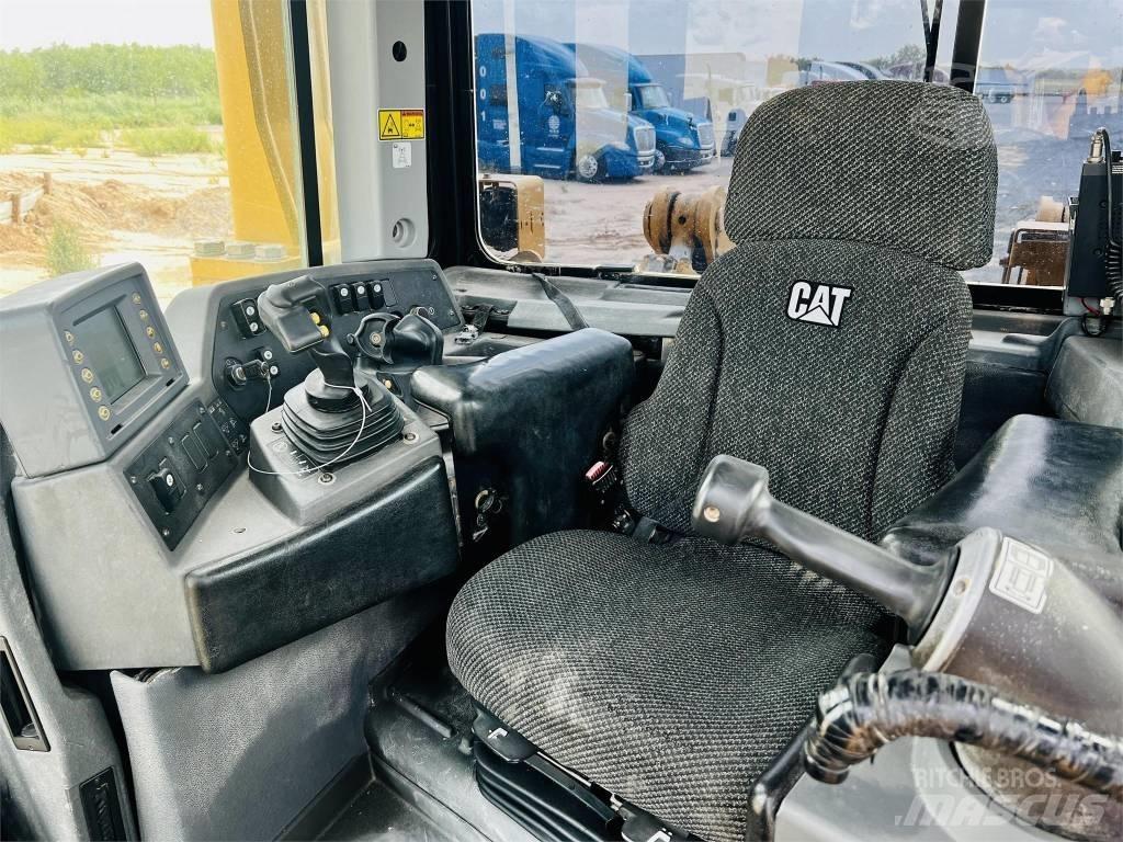 CAT D 8 T ブルドーザー