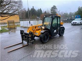 JCB 525-60T5 テレスコーピックハンドラー