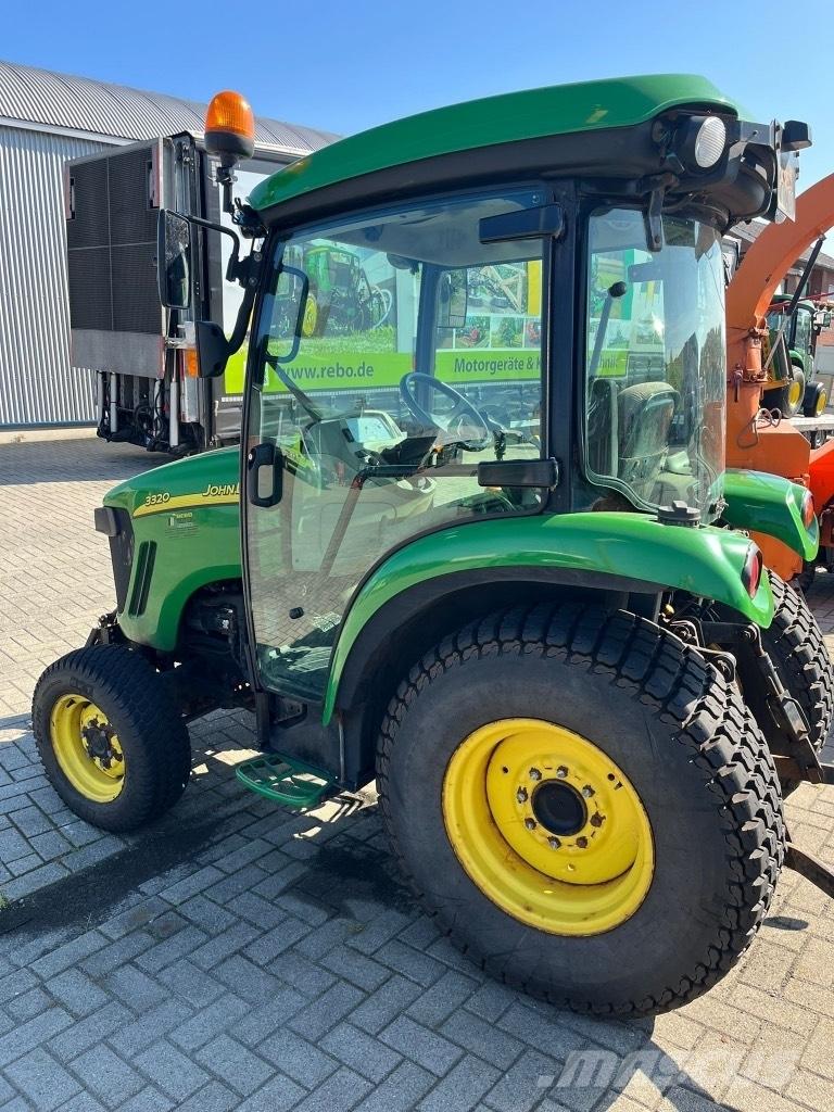 John Deere 3320 コンパクトトラクター
