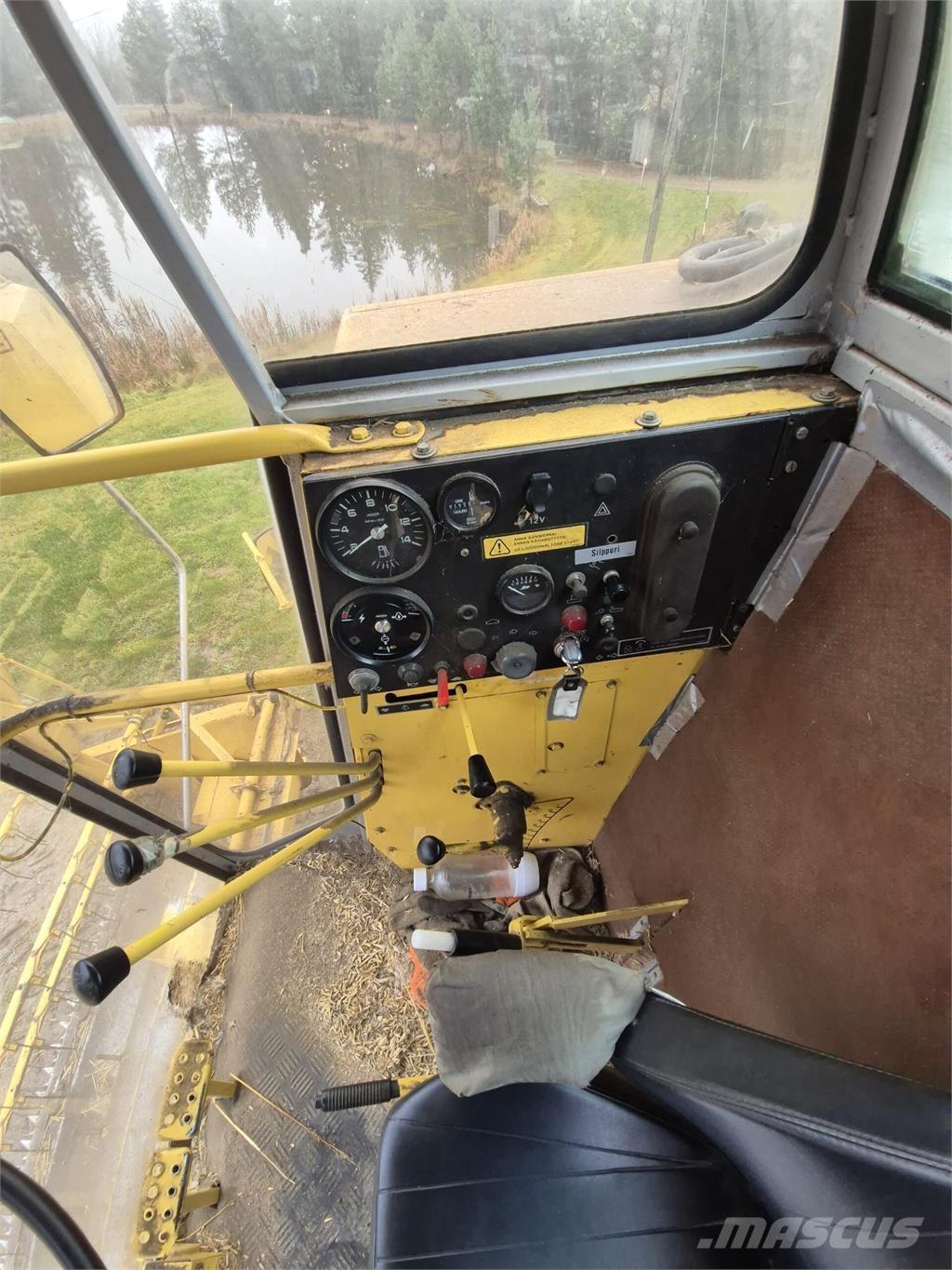 New Holland 8030 コンバイン