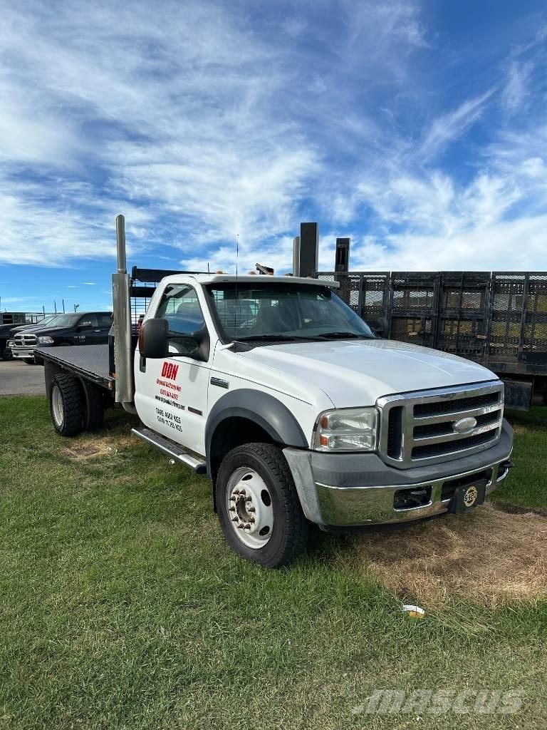 Ford F 550 XLT 平ボディー