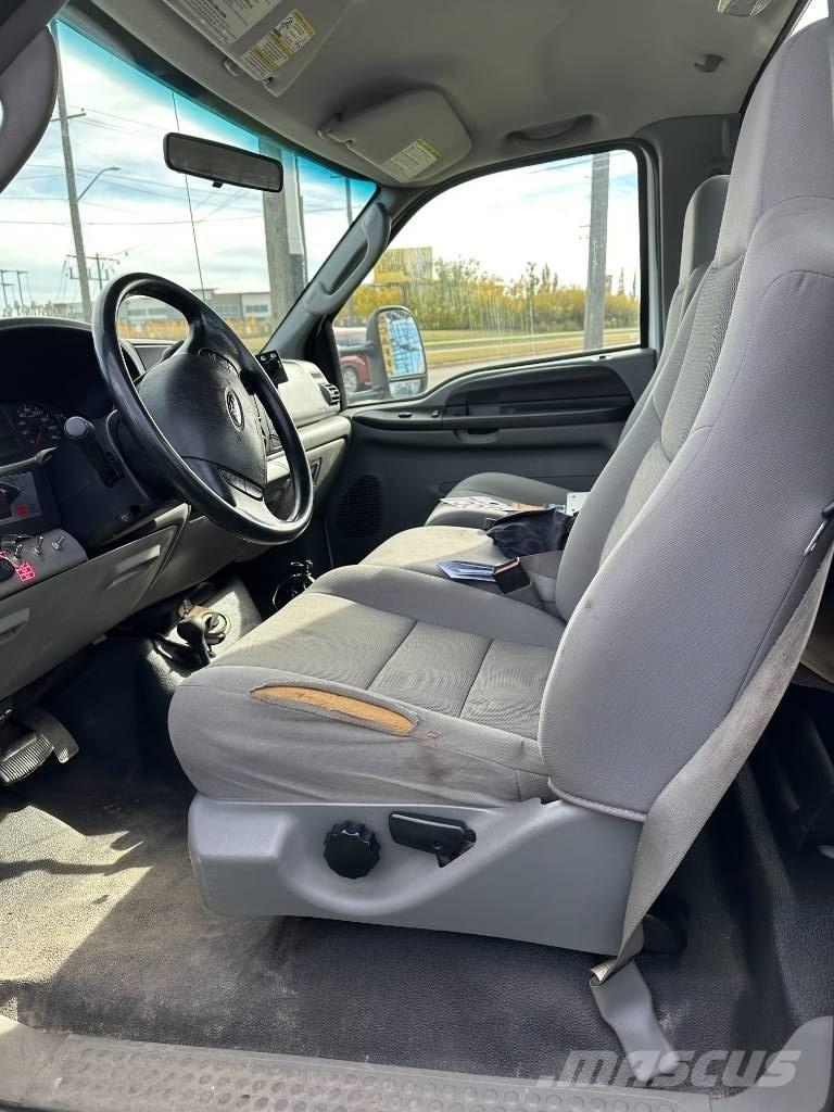 Ford F 550 XLT 平ボディー