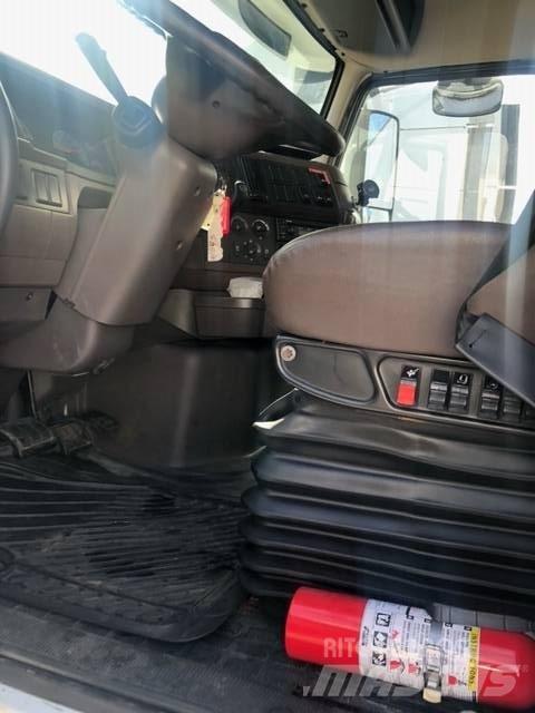 Volvo VNL 中古トラクターヘッド | トレーラーヘッド
