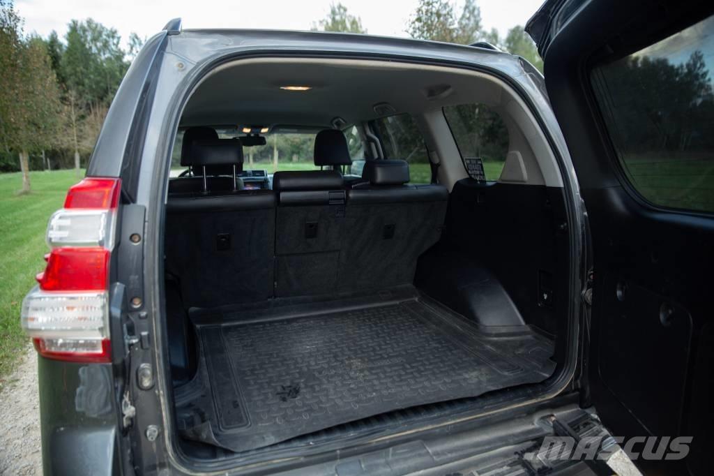 Toyota Landcruiser 自動車