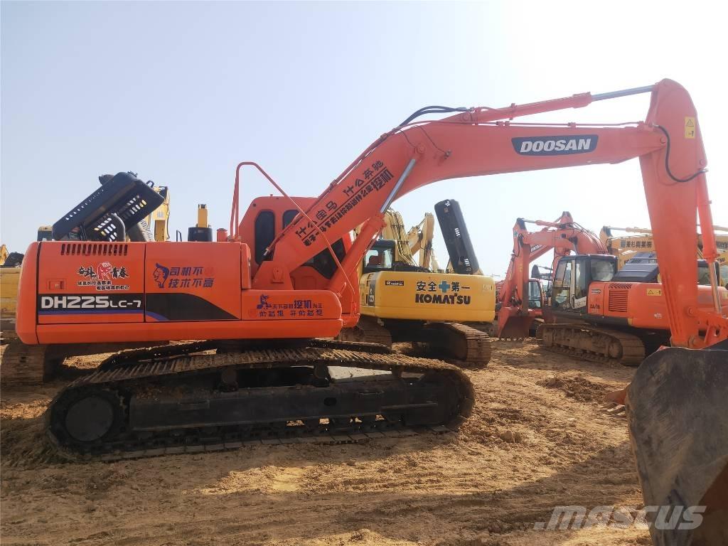 Doosan DH225LC-7 大型油圧ショベル12t以上（パワーショベル・ユンボ）