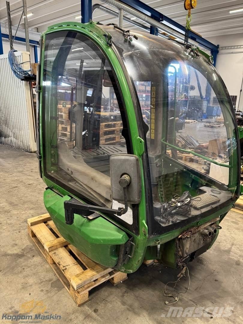 John Deere 1210E キャビン及び内装