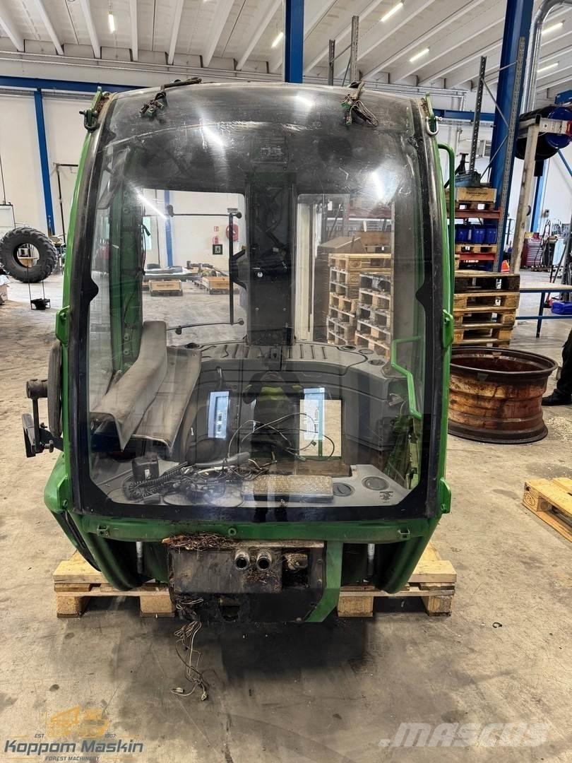 John Deere 1210E キャビン及び内装
