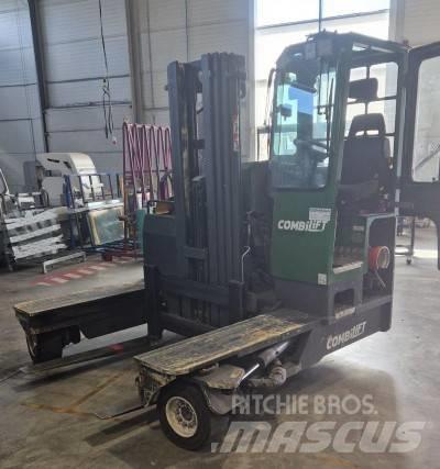 Combilift C 4000 L 全方向リーチ型フォークリフト