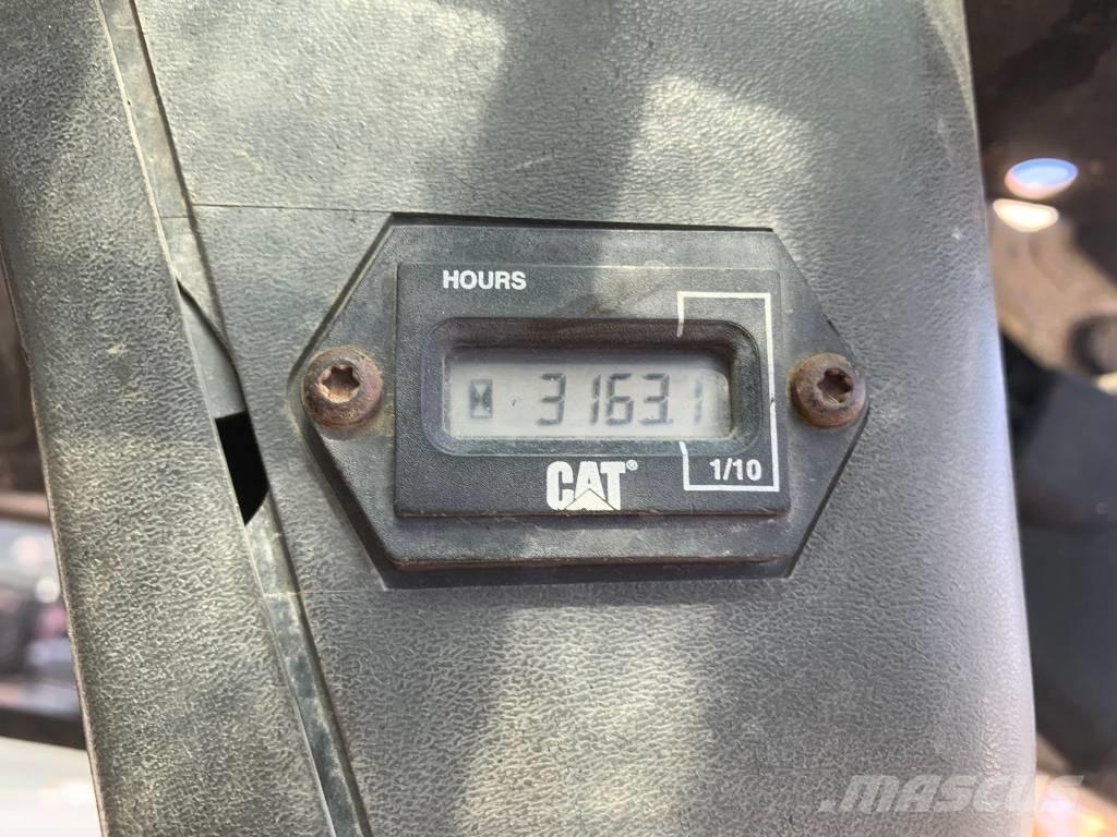 CAT 277 スキッドステアローダー