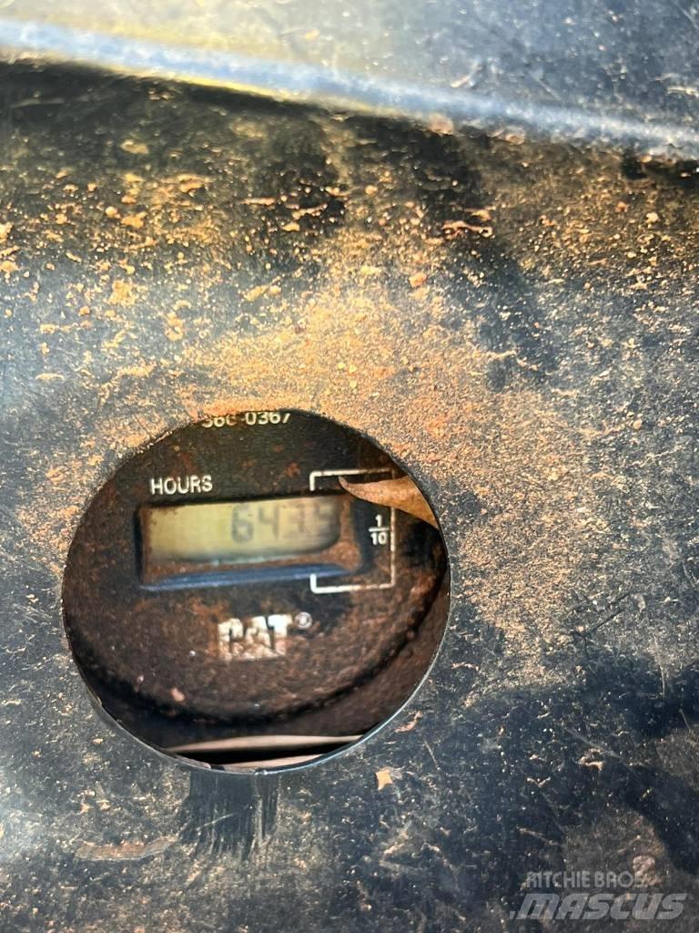 CAT 304 C CR ミニ油圧ショベル 7t以下（ミニユンボ・ミニディガー）