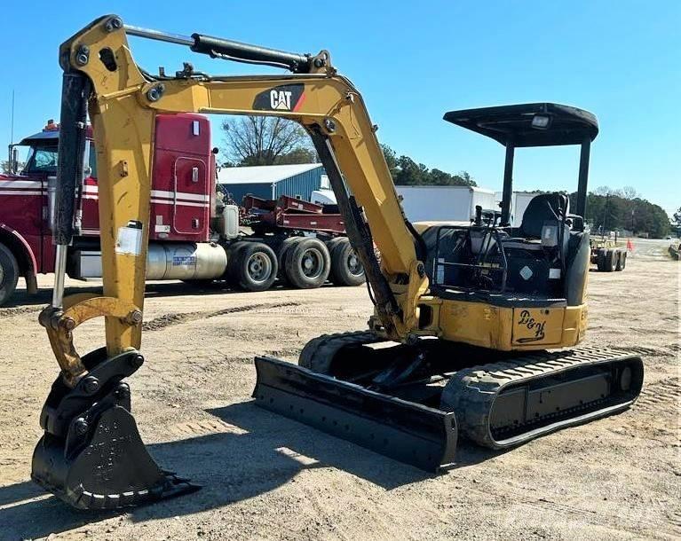 CAT 304 C CR ミニ油圧ショベル 7t以下（ミニユンボ・ミニディガー）