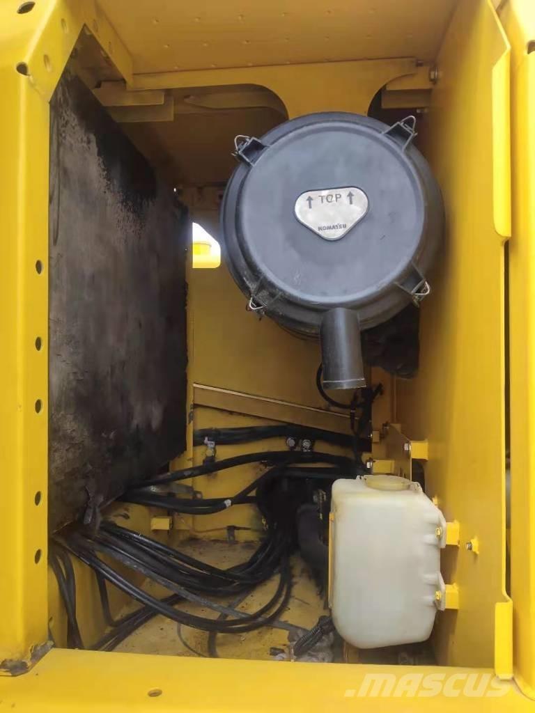Komatsu 220-8 大型油圧ショベル12t以上（パワーショベル・ユンボ）
