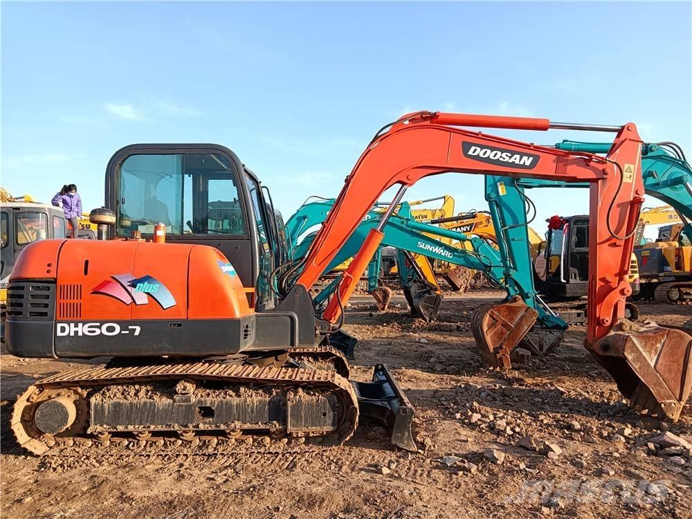 Doosan DH60-7 ミニ油圧ショベル 7t以下（ミニユンボ・ミニディガー）
