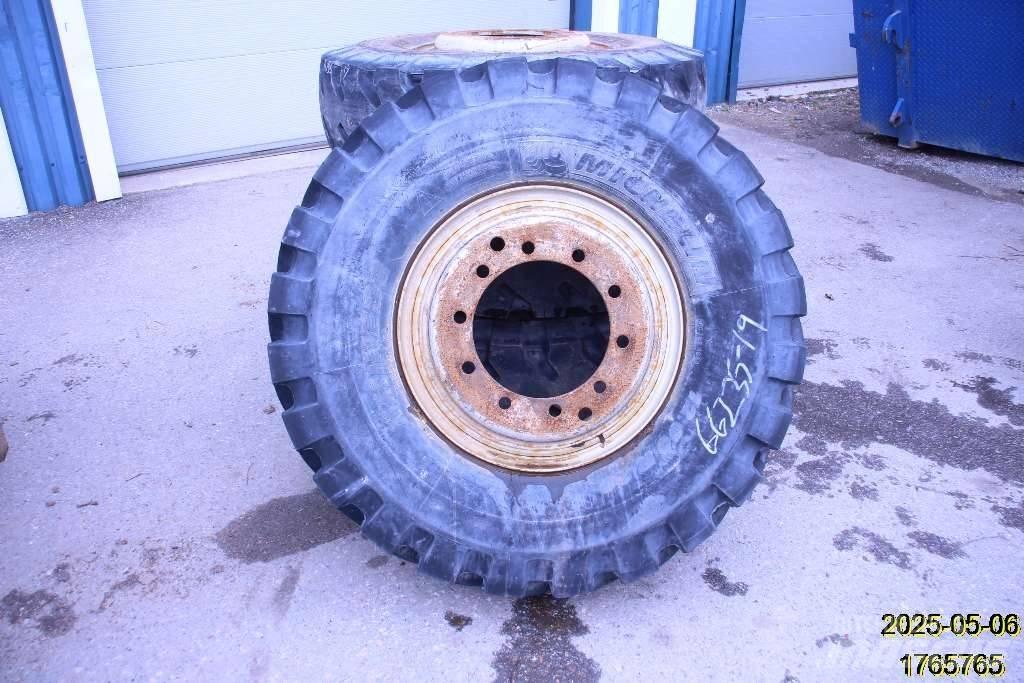 Michelin XMINED2 タイヤ、ホイル、リム