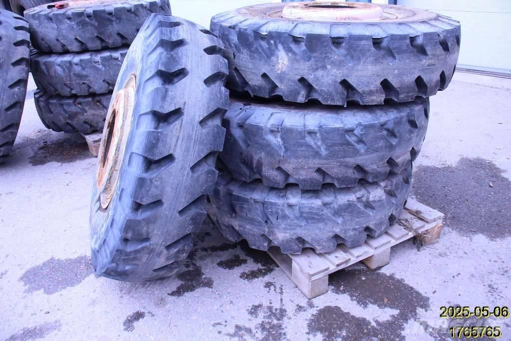 Michelin XMINED2 タイヤ、ホイル、リム