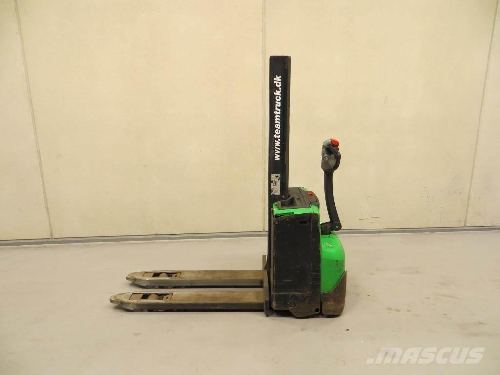 Cesab S208L 自走式スタッカー