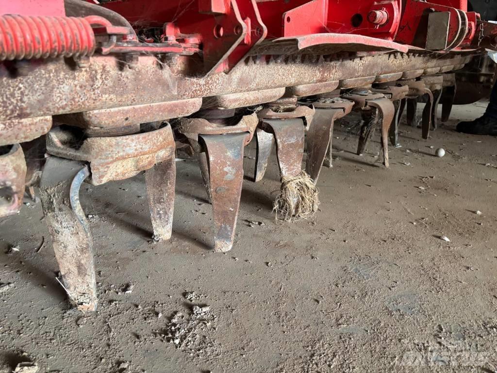 Kuhn HR 3003 D パワーハローとロータリーハロー