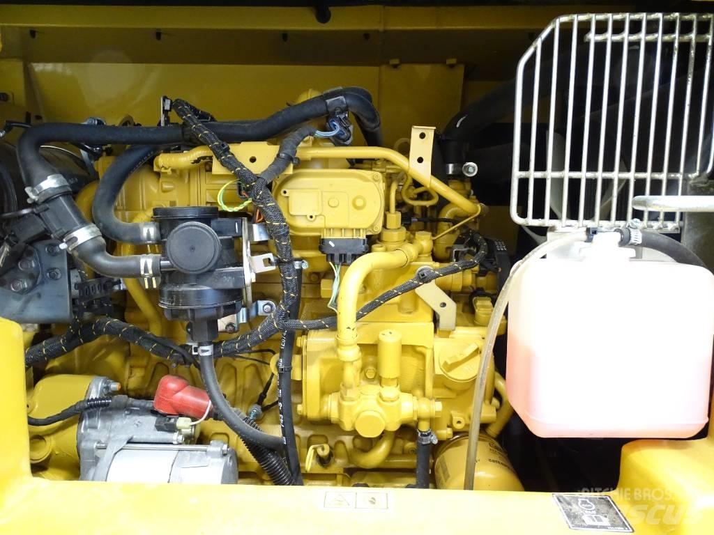 CAT 306 CR ミニ油圧ショベル 7t以下（ミニユンボ・ミニディガー）