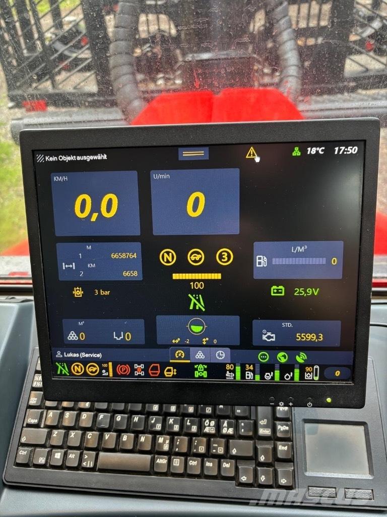 Komatsu 875 フォワーダー