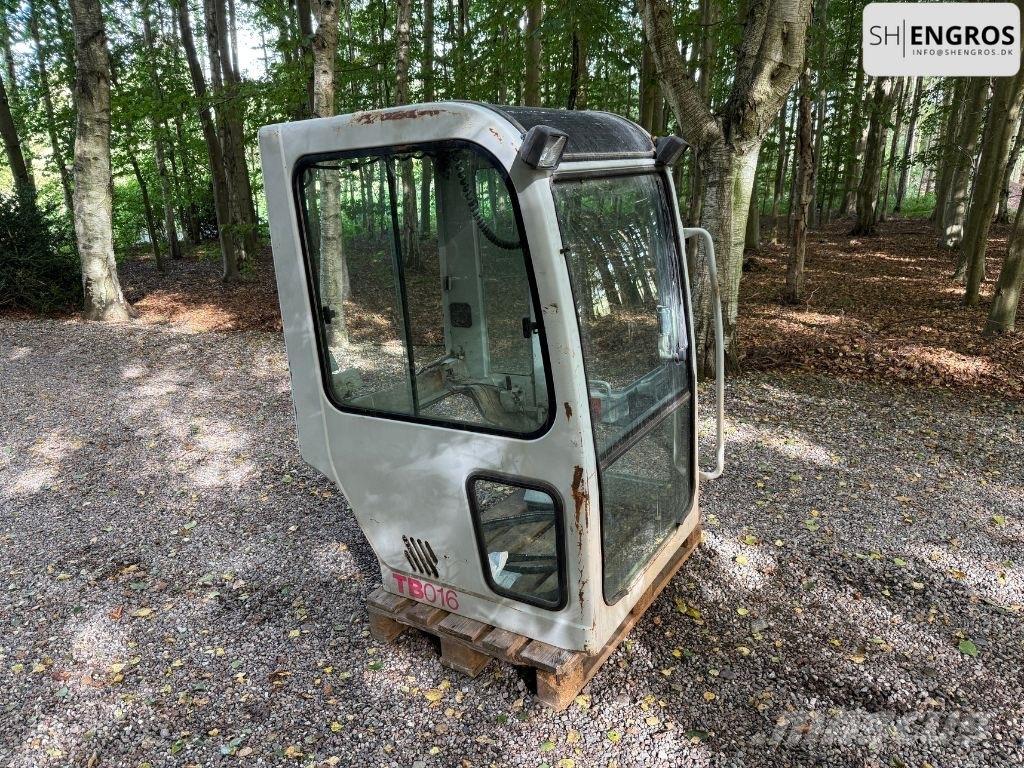 Takeuchi TB 016 ミニ油圧ショベル 7t以下（ミニユンボ・ミニディガー）