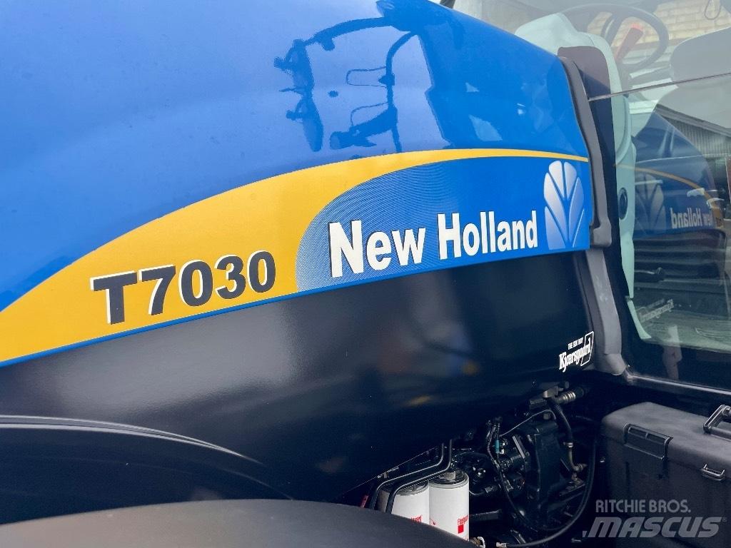 New Holland T 7030 トラクター