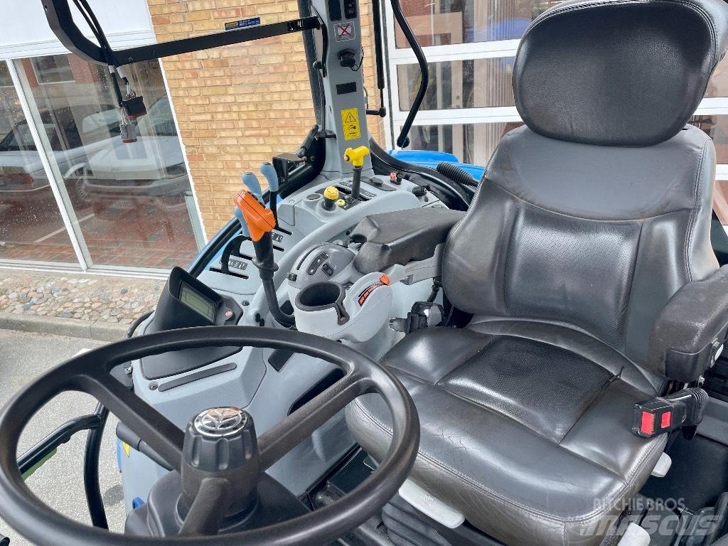 New Holland T 7030 トラクター