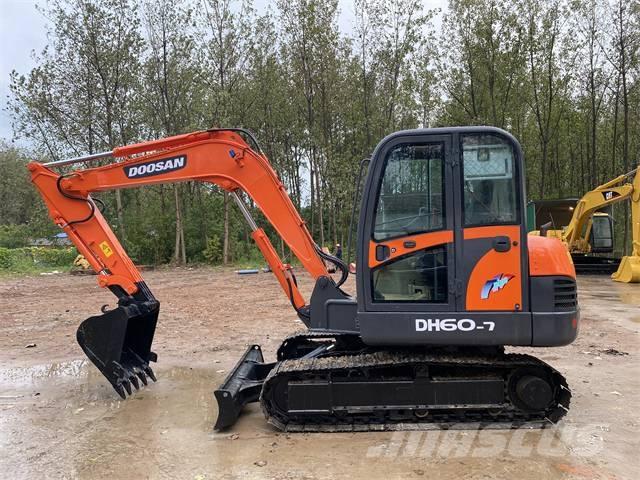 Doosan DH60-7 ミニ油圧ショベル 7t以下（ミニユンボ・ミニディガー）